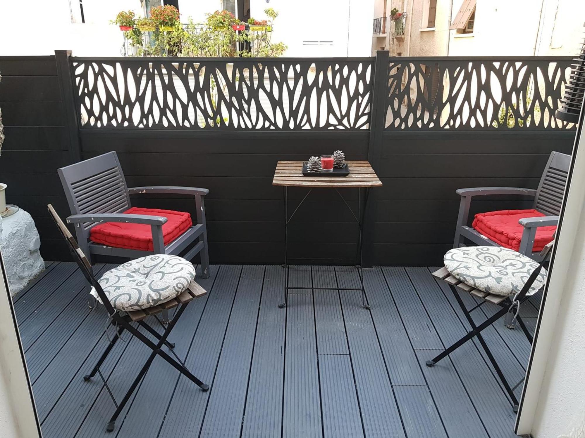 Spacious Town House With Balcony モンタニャック エクステリア 写真