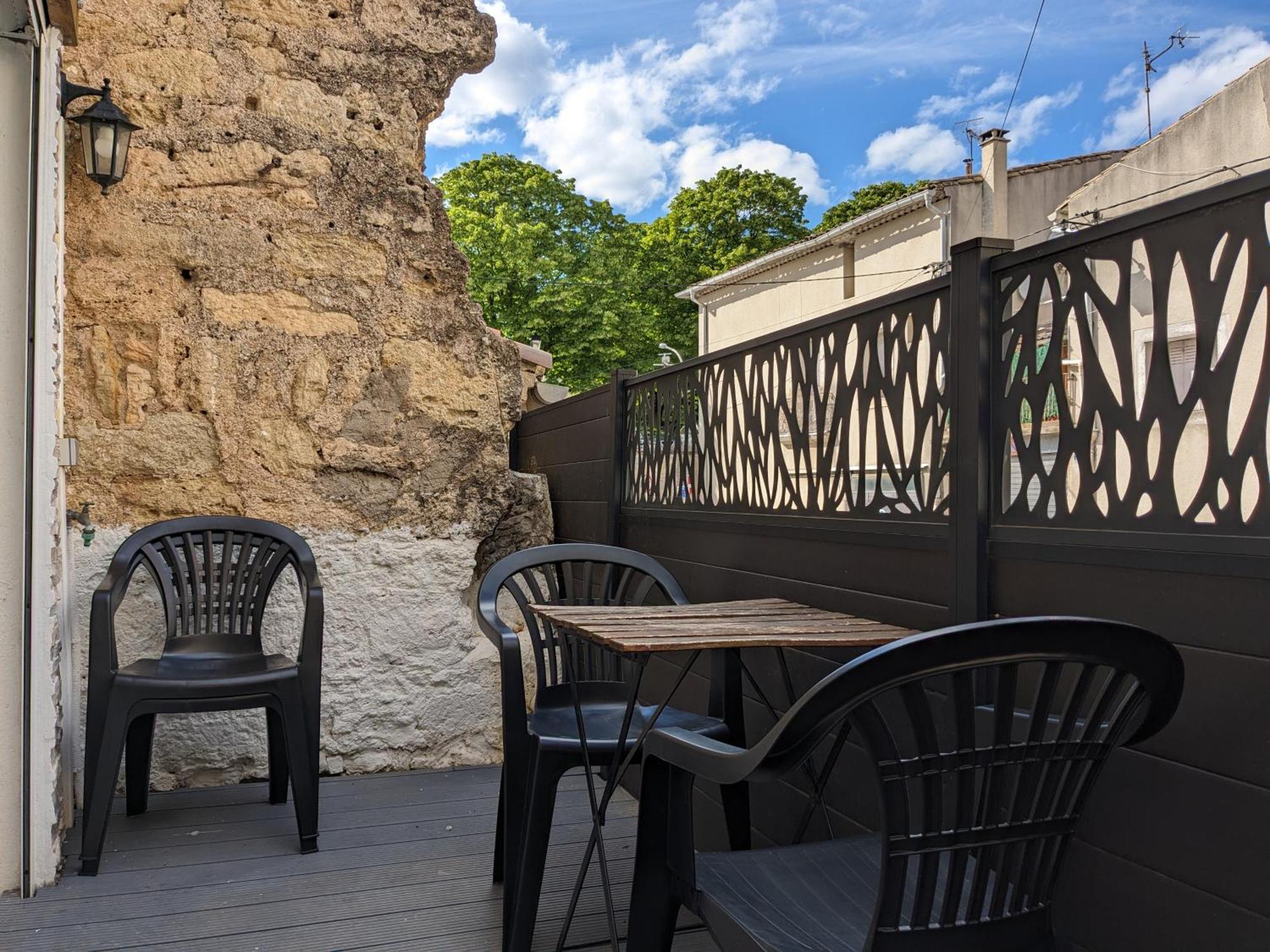 Spacious Town House With Balcony モンタニャック エクステリア 写真
