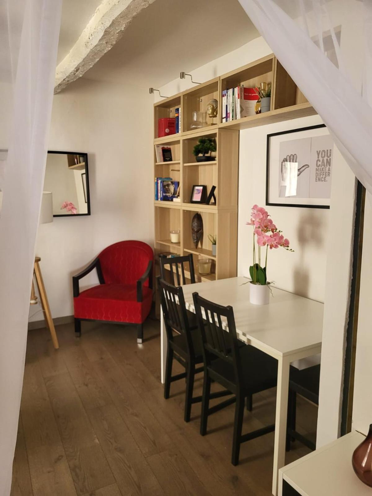 Spacious Town House With Balcony モンタニャック エクステリア 写真