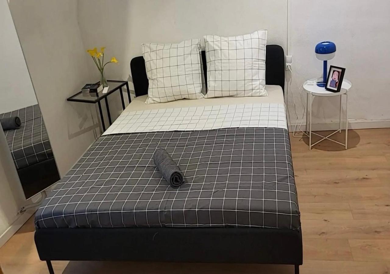 Spacious Town House With Balcony モンタニャック エクステリア 写真
