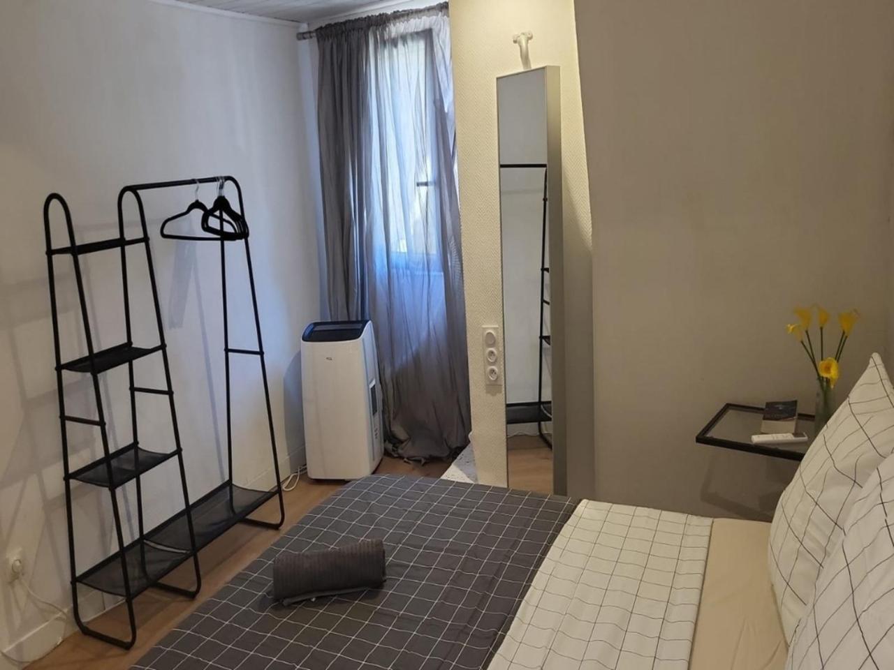 Spacious Town House With Balcony モンタニャック エクステリア 写真
