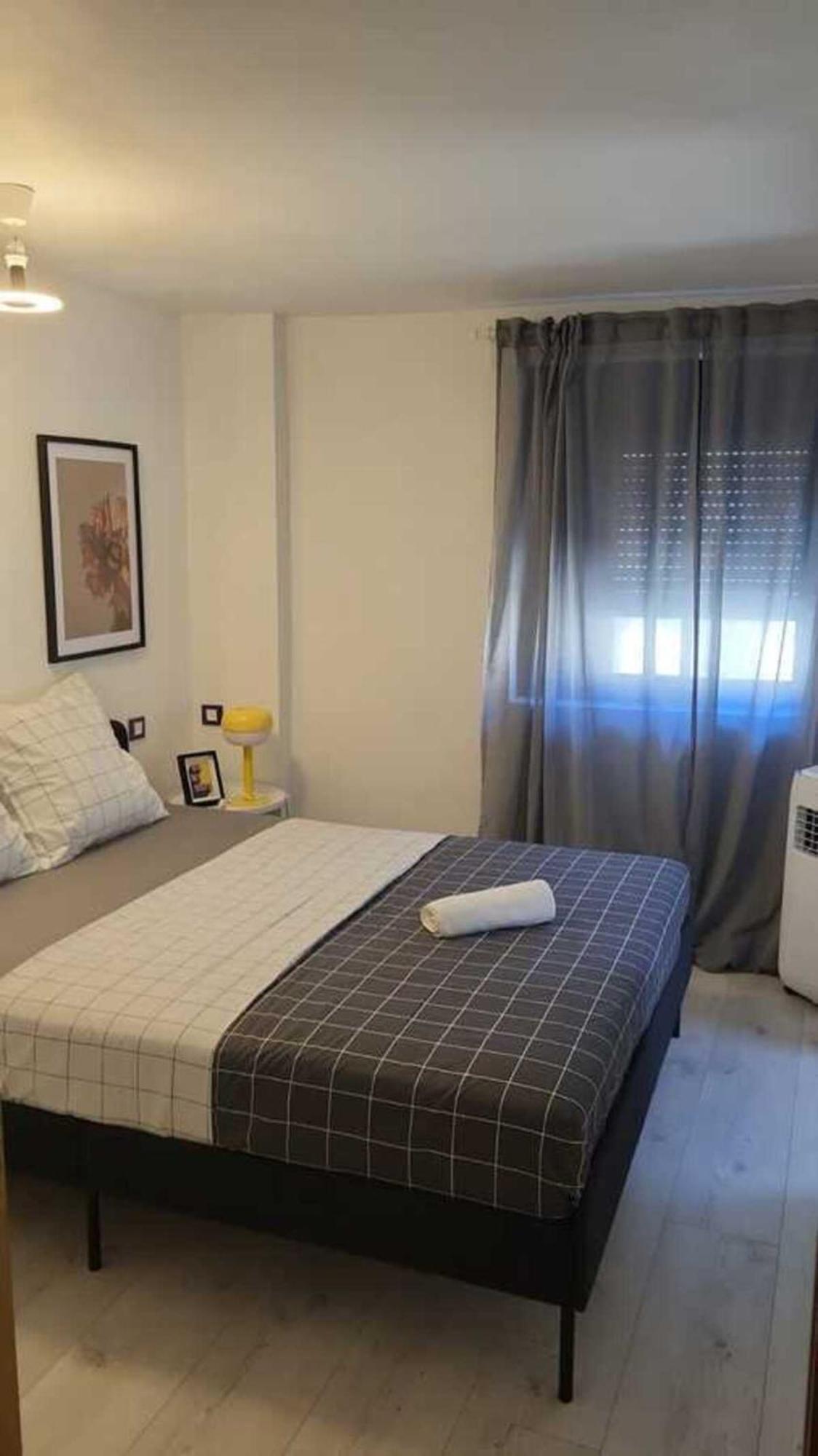 Spacious Town House With Balcony モンタニャック エクステリア 写真