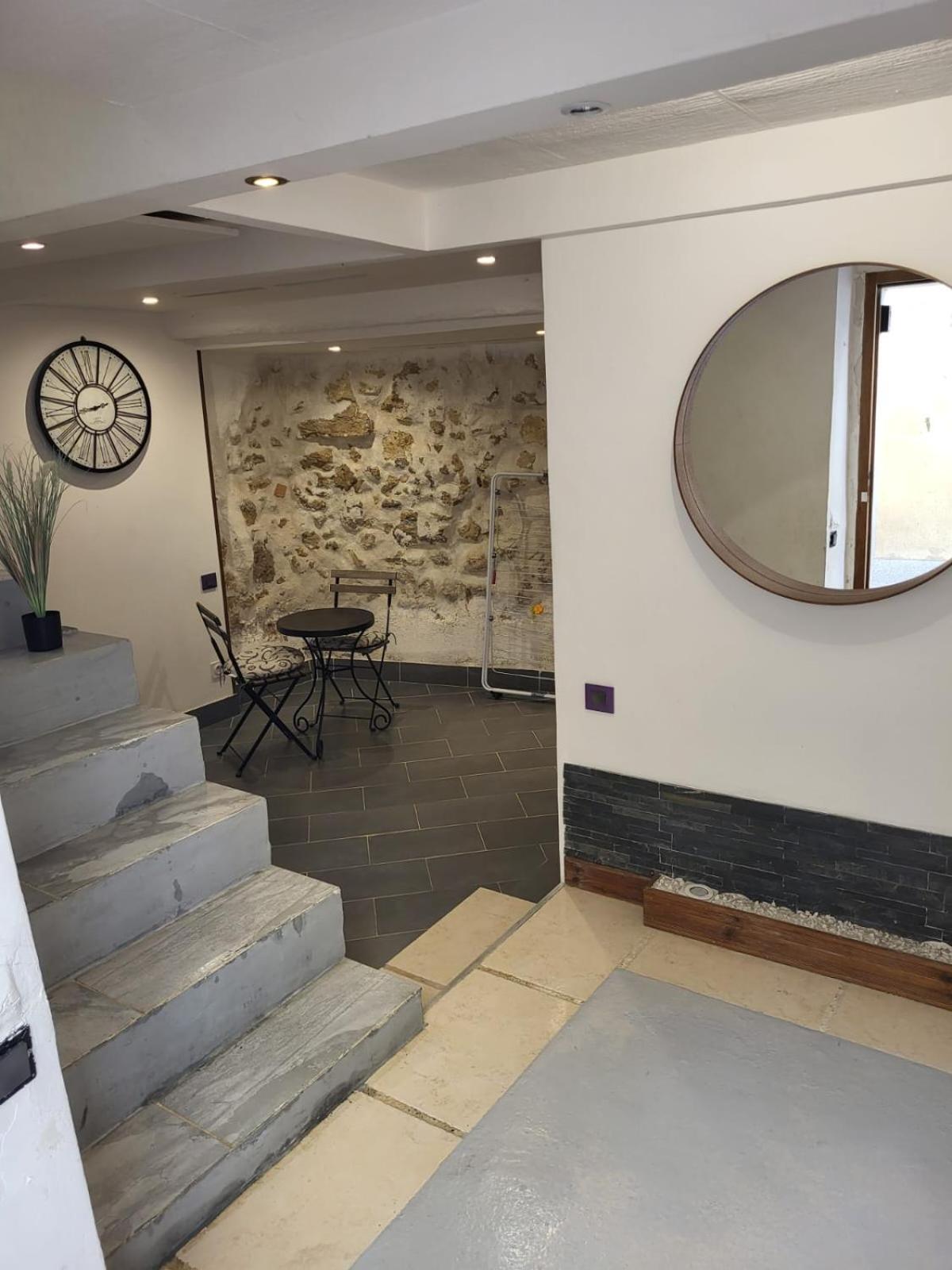 Spacious Town House With Balcony モンタニャック エクステリア 写真