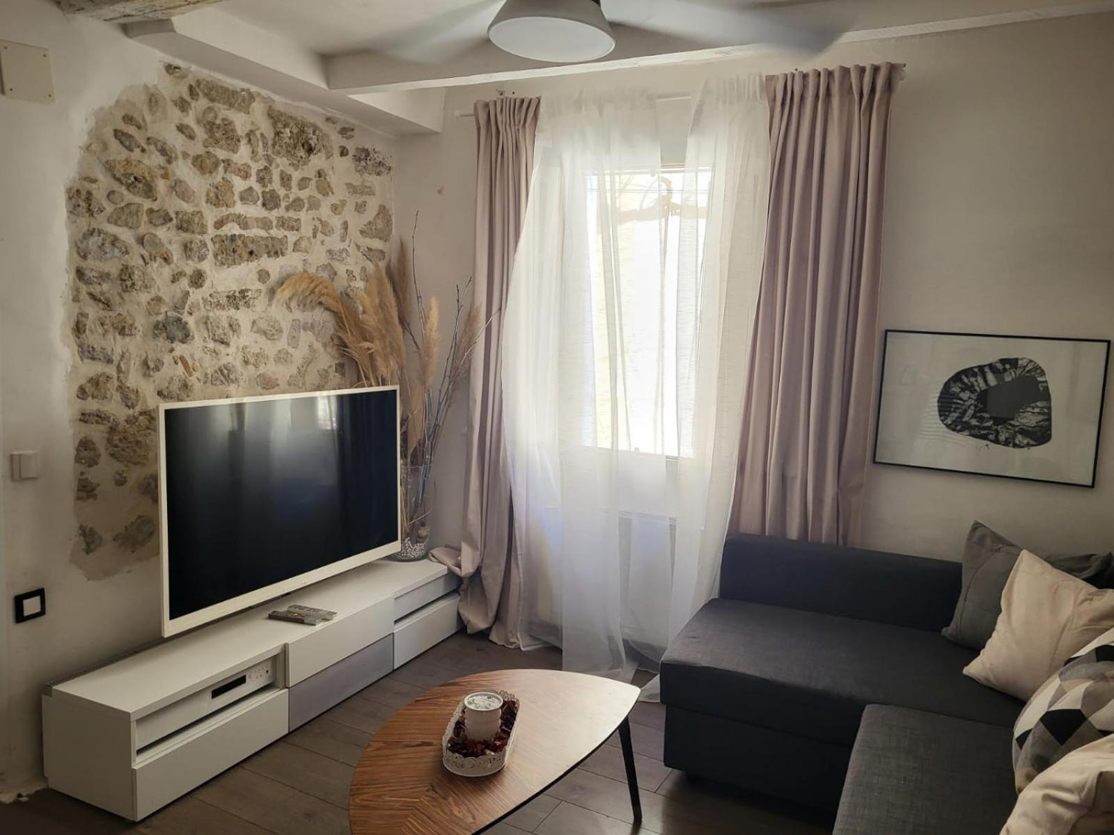 Spacious Town House With Balcony モンタニャック エクステリア 写真