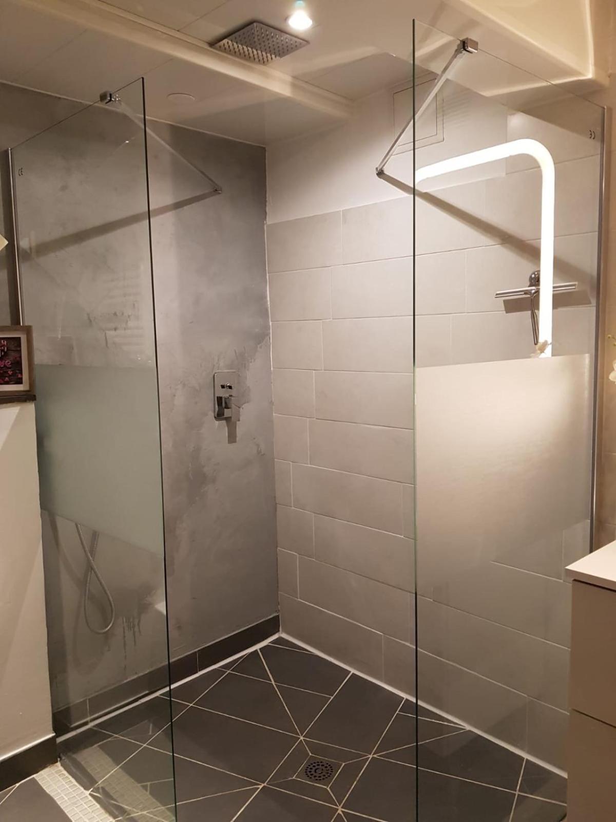 Spacious Town House With Balcony モンタニャック エクステリア 写真