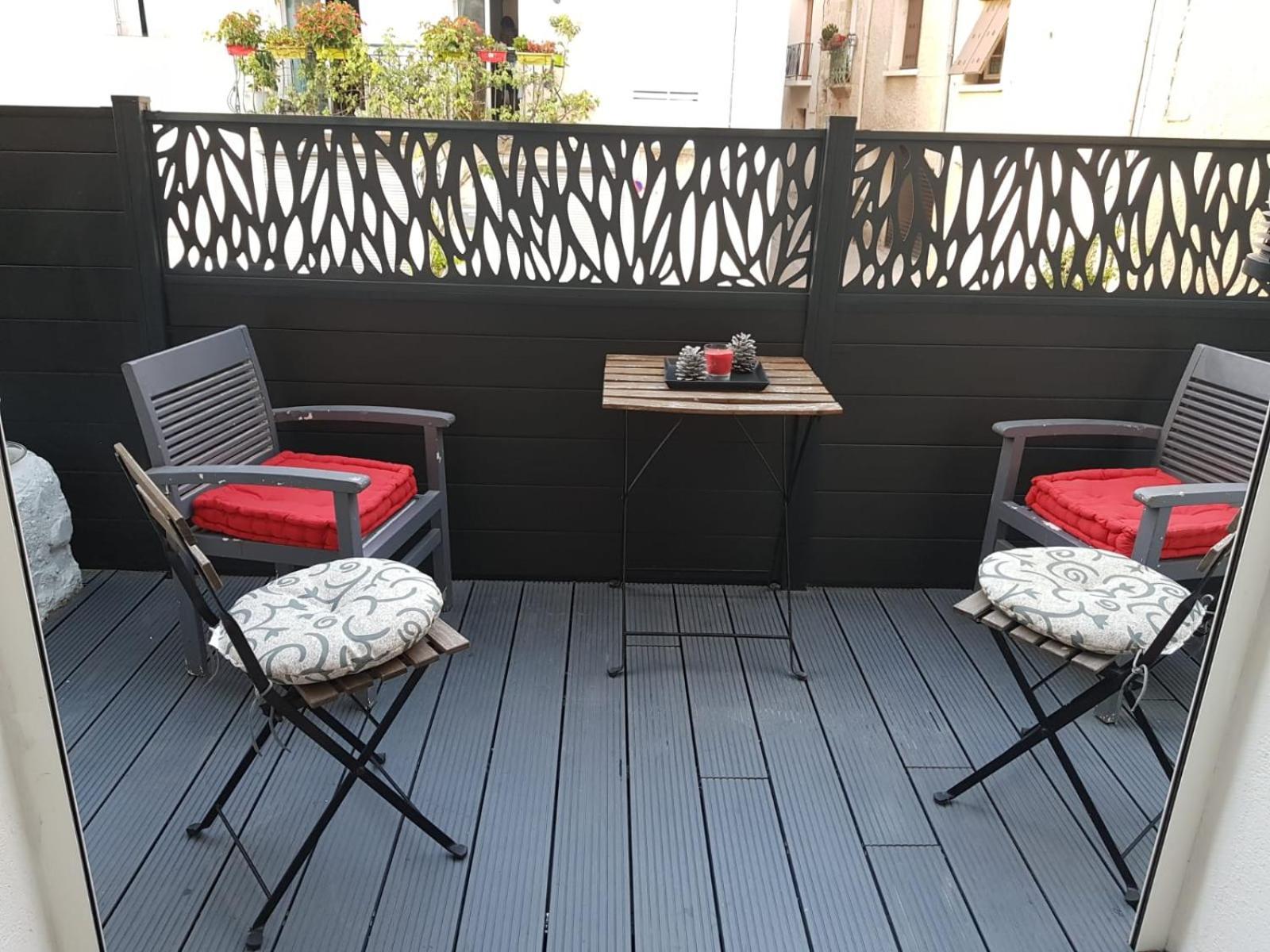 Spacious Town House With Balcony モンタニャック エクステリア 写真