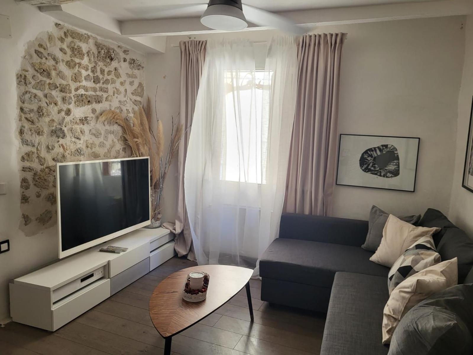 Spacious Town House With Balcony モンタニャック エクステリア 写真
