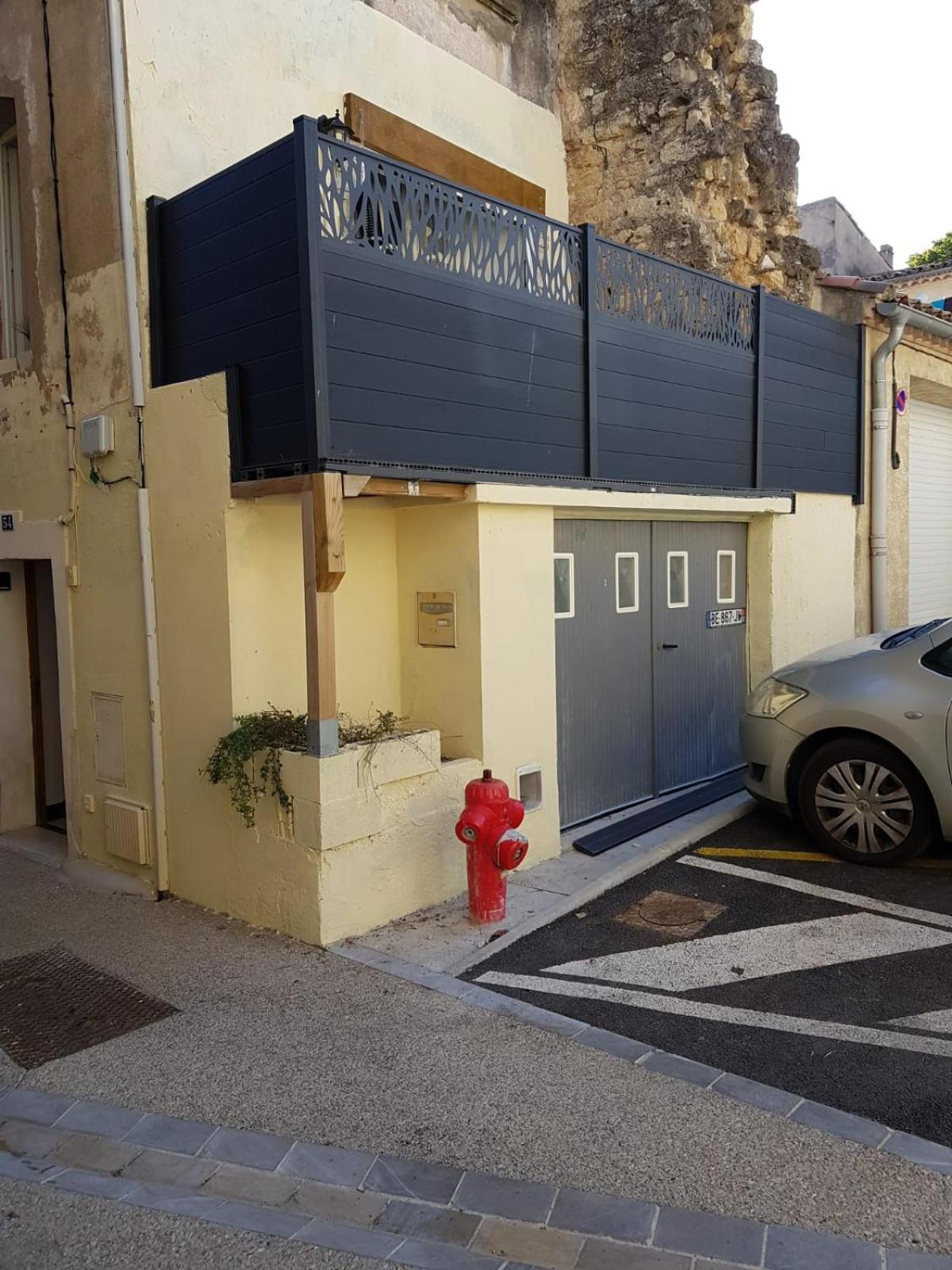 Spacious Town House With Balcony モンタニャック エクステリア 写真